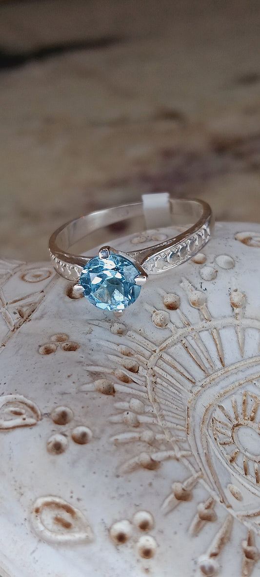 . 925 Sterling Silver Topaz Ring