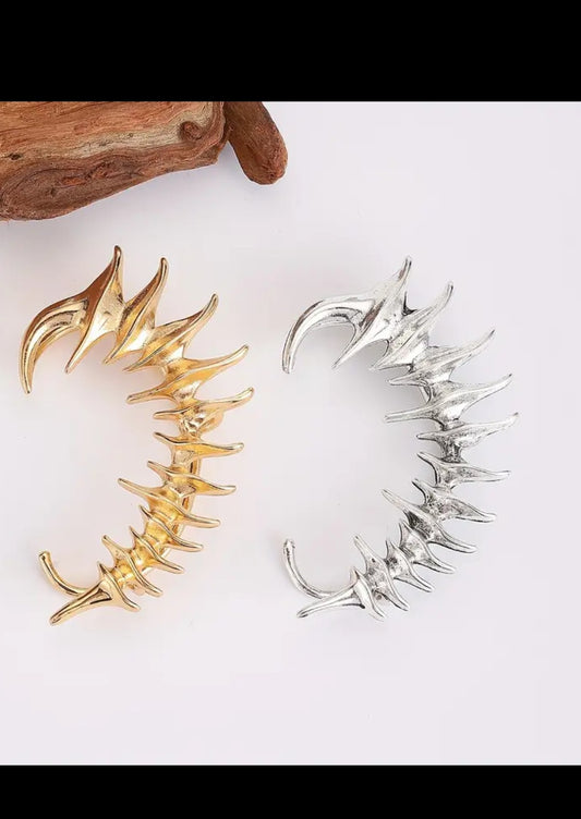 Spine Thorn War Cuff – No-Piercing Gothic Ear Armor